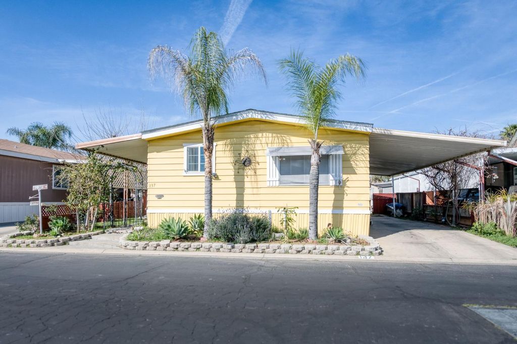 Image 25 of property listing at 2575 S Willow Avenue # 137, Fresno, CA 93725