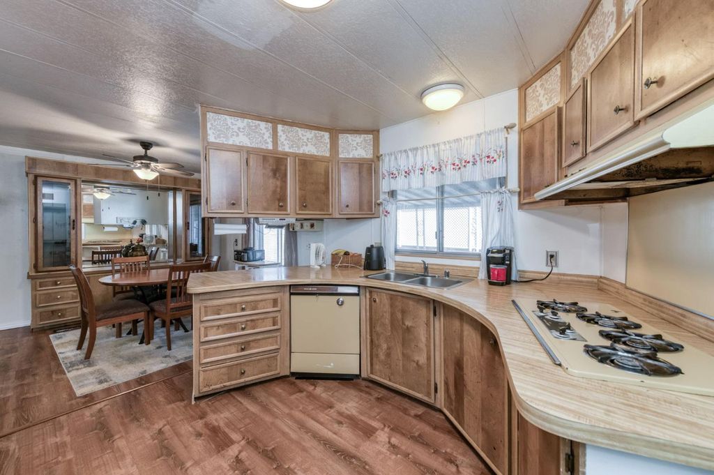 Image 7 of property listing at 2575 S Willow Avenue # 137, Fresno, CA 93725