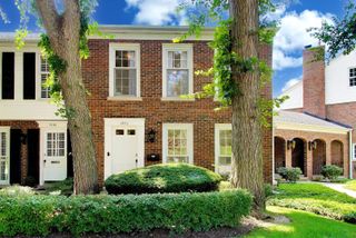 1402 Waukegan Road, Northbrook, IL 60062