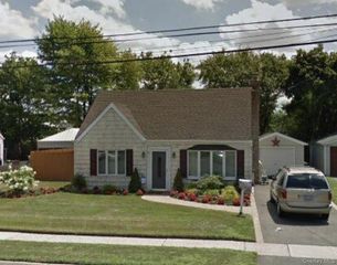 89 Birch Avenue E, Farmingdale, NY 11735