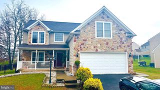 3261 WALKER AVE, Dover, PA 17315