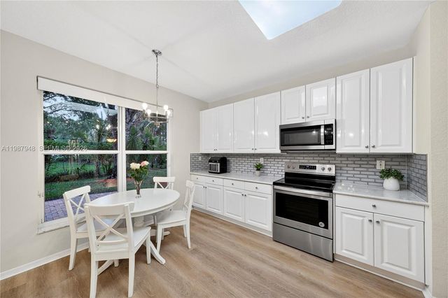 1511 NW 168th Ave, Pembroke Pines, FL 33028