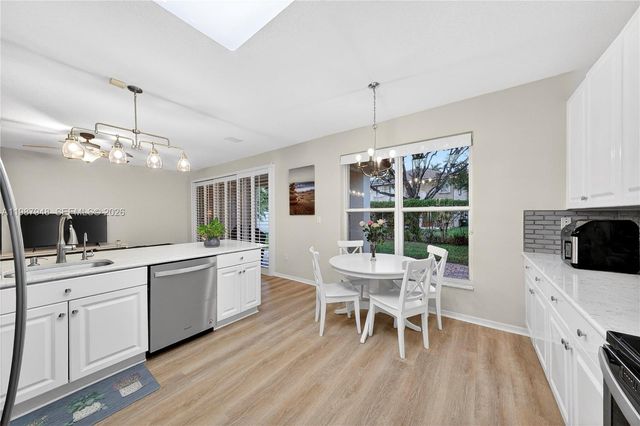 1511 NW 168th Ave, Pembroke Pines, FL 33028