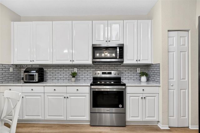 1511 NW 168th Ave, Pembroke Pines, FL 33028