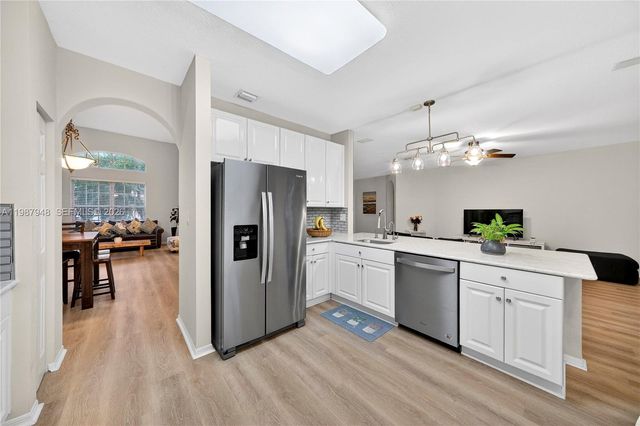 1511 NW 168th Ave, Pembroke Pines, FL 33028