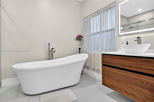 1511 NW 168th Ave, Pembroke Pines, FL 33028