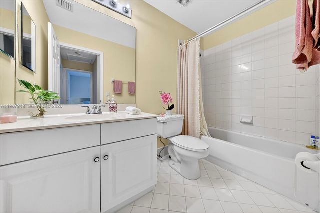 1511 NW 168th Ave, Pembroke Pines, FL 33028