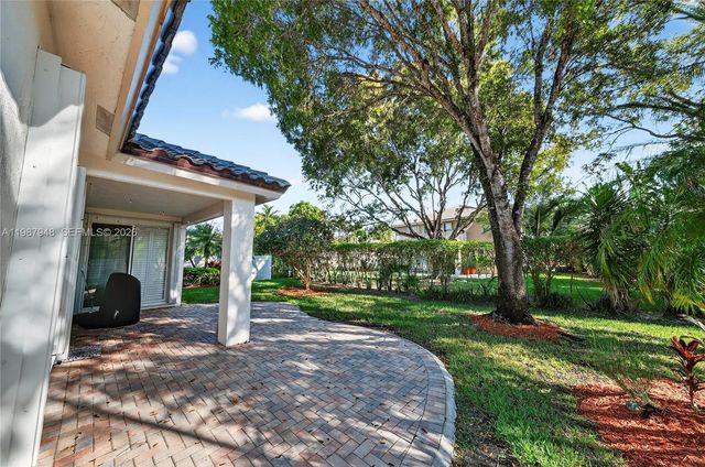 1511 NW 168th Ave, Pembroke Pines, FL 33028