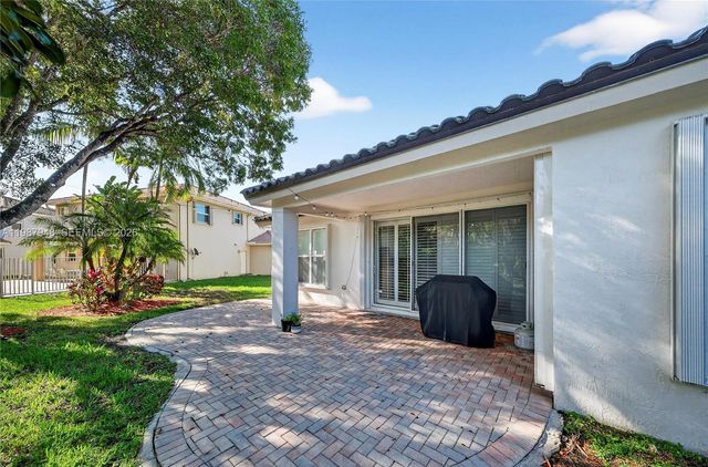1511 NW 168th Ave, Pembroke Pines, FL 33028