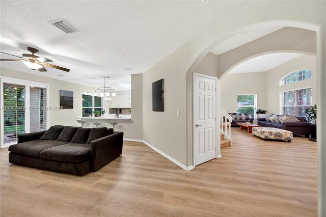 1511 NW 168th Ave, Pembroke Pines, FL 33028