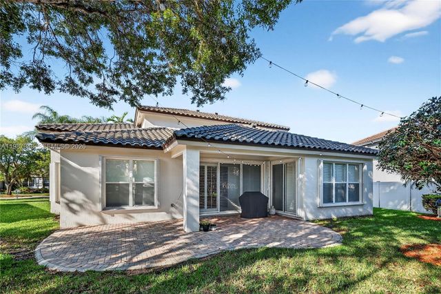 1511 NW 168th Ave, Pembroke Pines, FL 33028