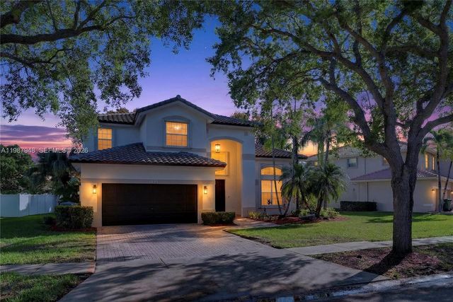 1511 NW 168th Ave, Pembroke Pines, FL 33028