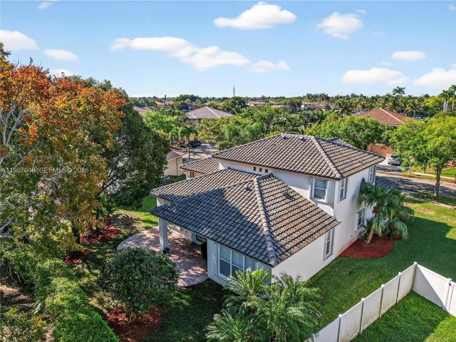 1511 NW 168th Ave, Pembroke Pines, FL 33028