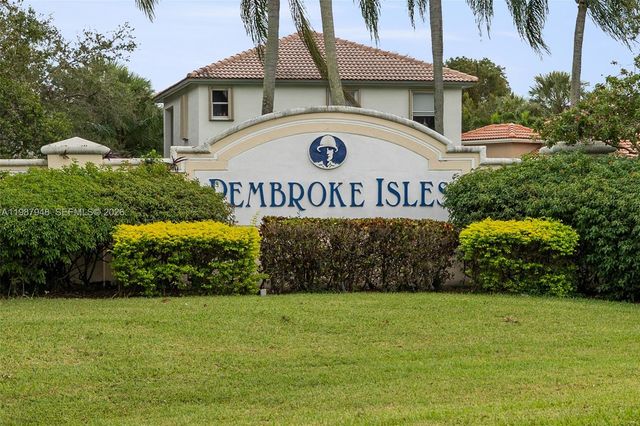 1511 NW 168th Ave, Pembroke Pines, FL 33028