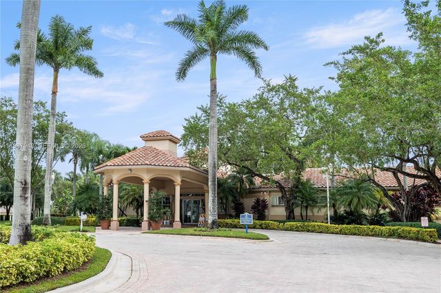 1511 NW 168th Ave, Pembroke Pines, FL 33028