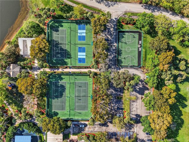 1511 NW 168th Ave, Pembroke Pines, FL 33028