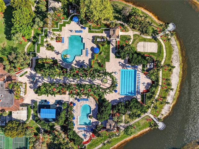 1511 NW 168th Ave, Pembroke Pines, FL 33028