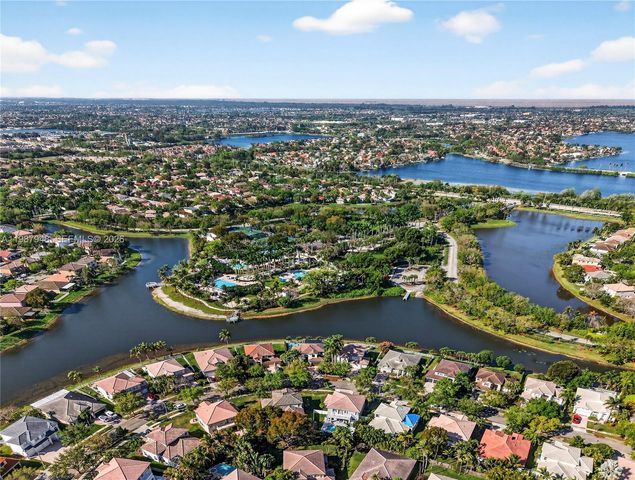 1511 NW 168th Ave, Pembroke Pines, FL 33028