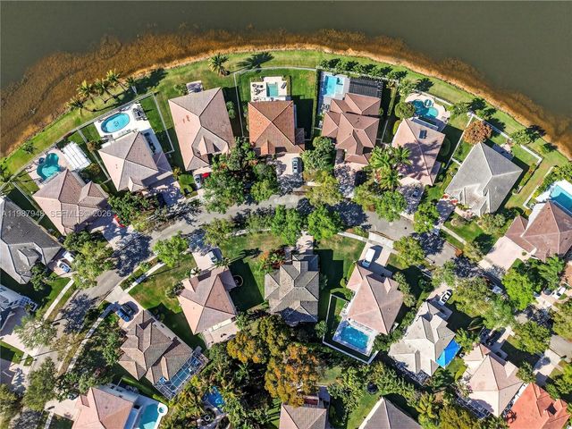 1511 NW 168th Ave, Pembroke Pines, FL 33028