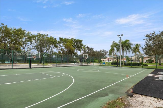 1511 NW 168th Ave, Pembroke Pines, FL 33028