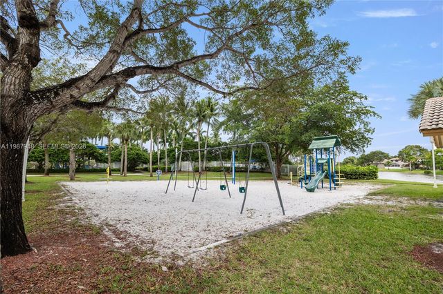 1511 NW 168th Ave, Pembroke Pines, FL 33028