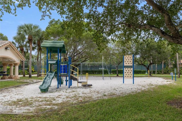 1511 NW 168th Ave, Pembroke Pines, FL 33028