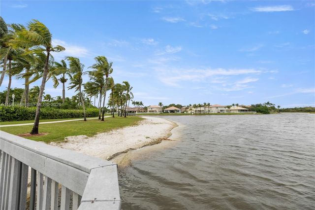 1511 NW 168th Ave, Pembroke Pines, FL 33028