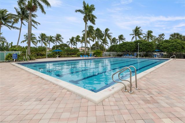 1511 NW 168th Ave, Pembroke Pines, FL 33028