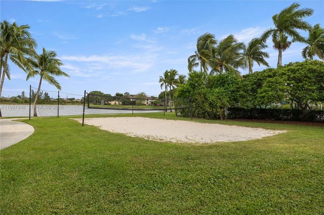 1511 NW 168th Ave, Pembroke Pines, FL 33028