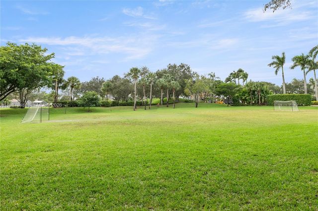 1511 NW 168th Ave, Pembroke Pines, FL 33028