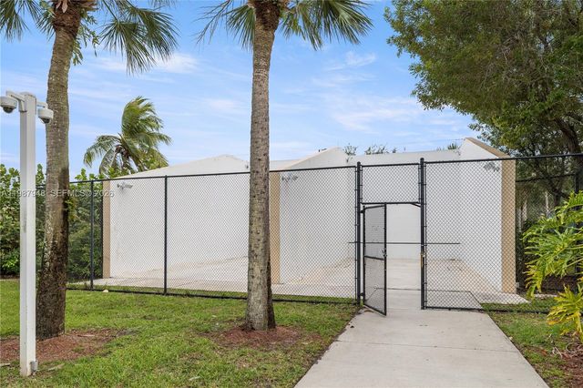 1511 NW 168th Ave, Pembroke Pines, FL 33028
