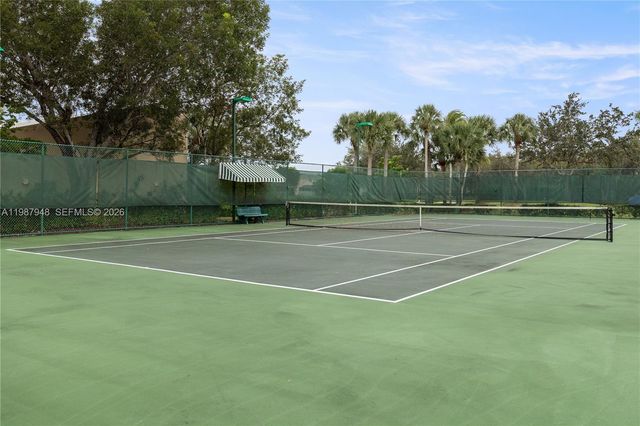 1511 NW 168th Ave, Pembroke Pines, FL 33028