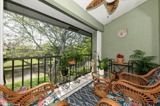 805 Harbour Pointe Way, Greenacres, FL 33413