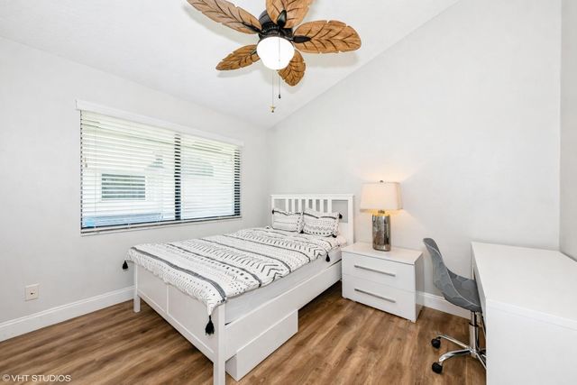 805 Harbour Pointe Way, Greenacres, FL 33413