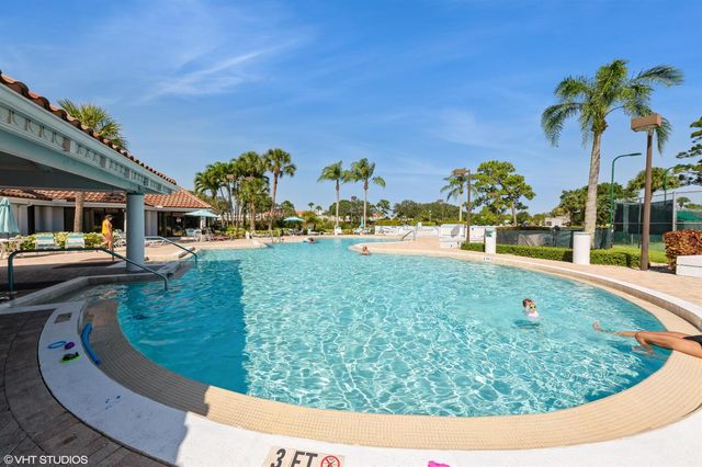 805 Harbour Pointe Way, Greenacres, FL 33413