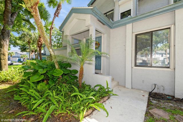 805 Harbour Pointe Way, Greenacres, FL 33413
