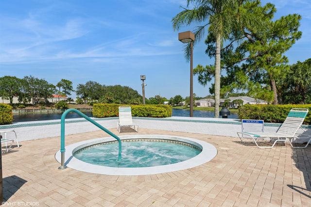 805 Harbour Pointe Way, Greenacres, FL 33413