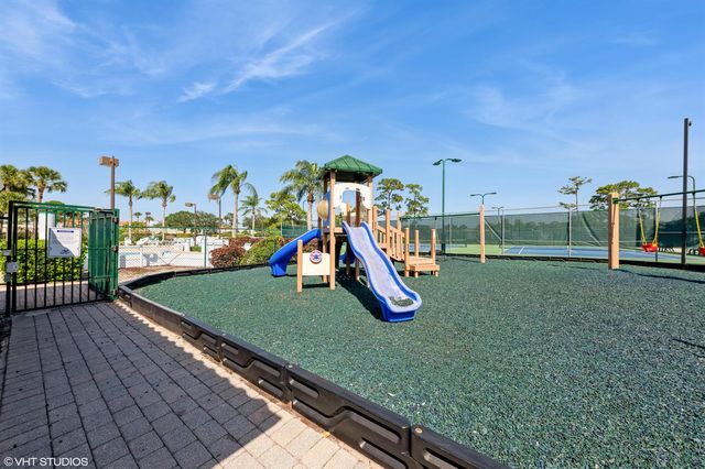 805 Harbour Pointe Way, Greenacres, FL 33413
