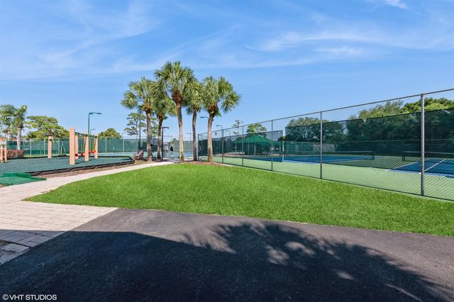 805 Harbour Pointe Way, Greenacres, FL 33413