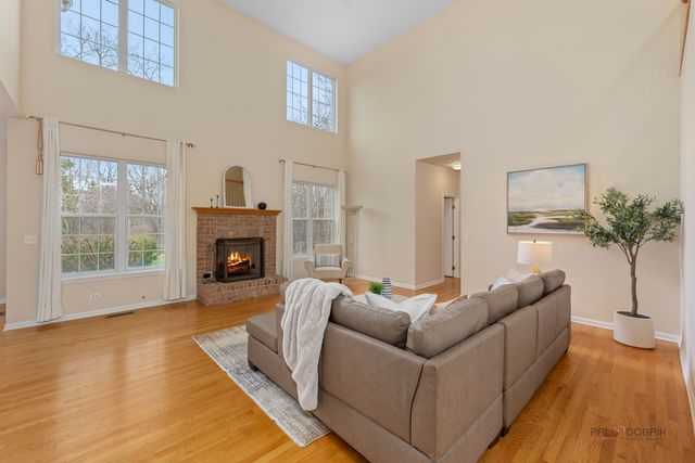 14200 Oakwood Court, Libertyville, IL 60048