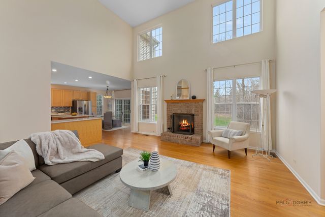 14200 Oakwood Court, Libertyville, IL 60048