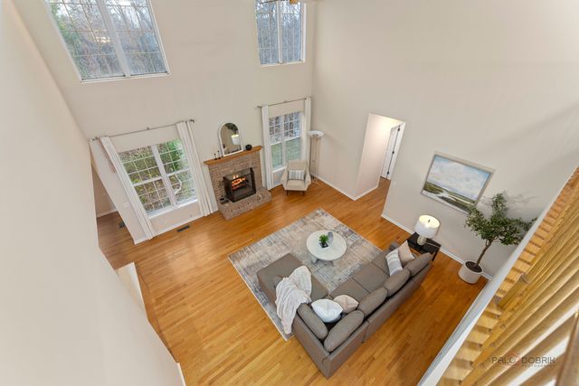 14200 Oakwood Court, Libertyville, IL 60048