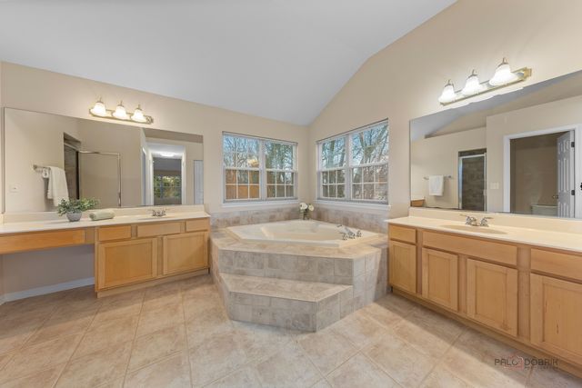 14200 Oakwood Court, Libertyville, IL 60048