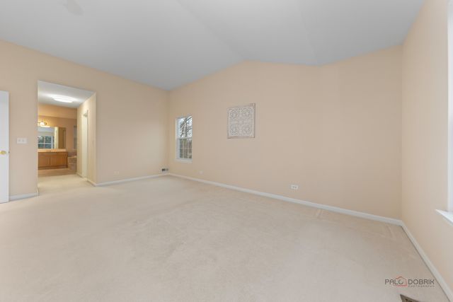 14200 Oakwood Court, Libertyville, IL 60048