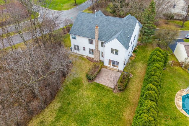 14200 Oakwood Court, Libertyville, IL 60048