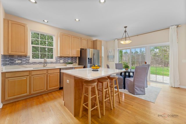 14200 Oakwood Court, Libertyville, IL 60048