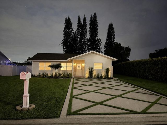 9602 NW 80th Place, Tamarac, FL 33321