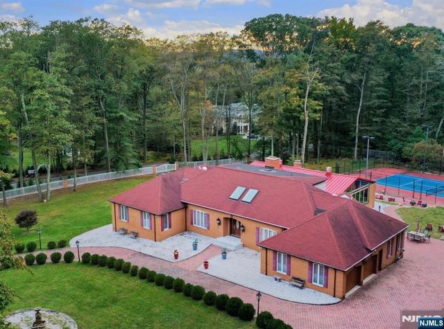 91 Chestnut Ridge Road, Saddle River, NJ 07458