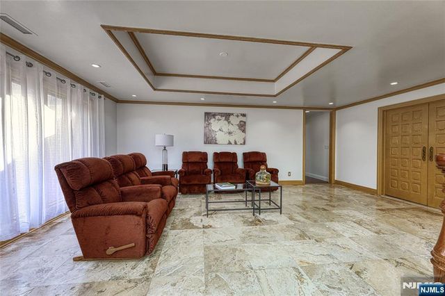 91 Chestnut Ridge Road, Saddle River, NJ 07458