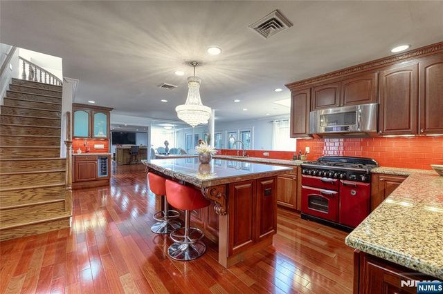 91 Chestnut Ridge Road, Saddle River, NJ 07458